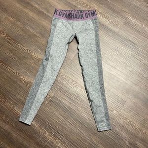 Gym shark leggings